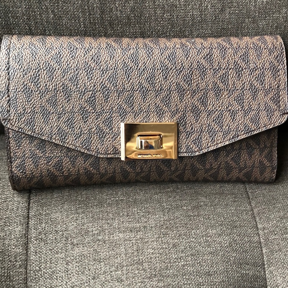 Micheal Kors wallet
